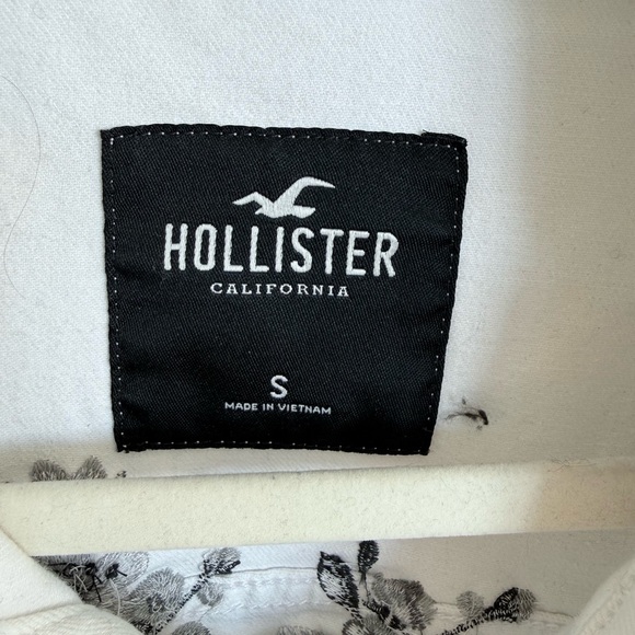 Hollister White Top with Black Floral Embroidery - Picture 4 of 5